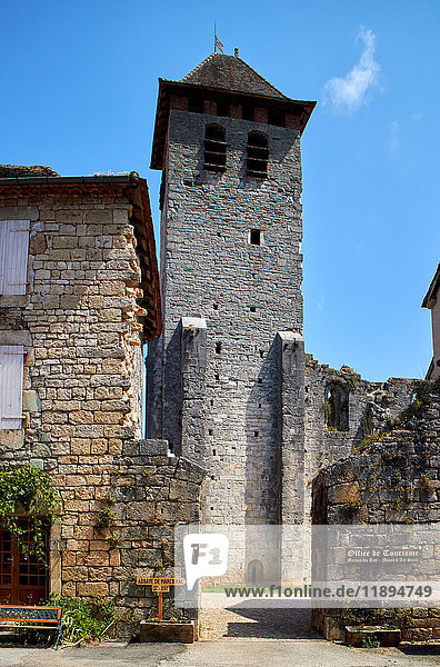 Europa  Frankreich  Okzitanien  Lot  Cele-Tal  Die Benediktinerabtei von Marcilhac-sur-Cele aus dem 11. Jahrhundert bewahrt ein Gebäude aus dem 14.