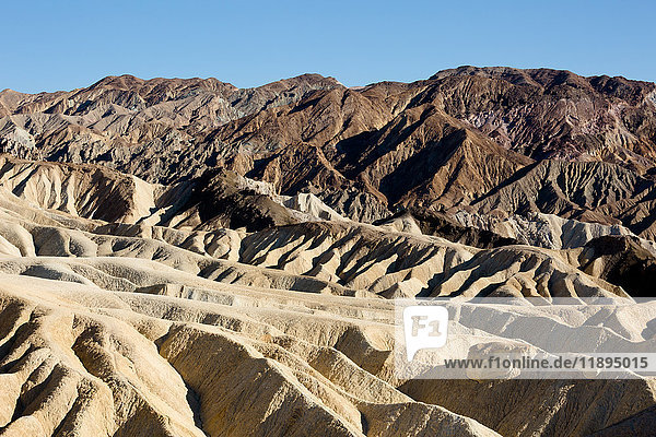 USA  Kalifornien  Death Valley ist ein Wüstental in Ostkalifornien. Es ist das tiefste  trockenste und heißeste Gebiet Nordamerikas. Blick auf den Zabriskie Point.