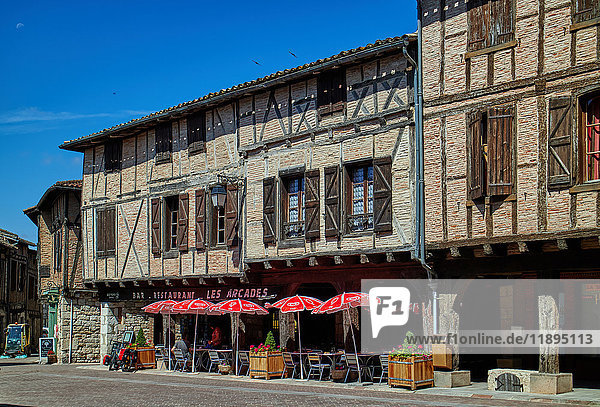 Europa  Frankreich  Okzitanien  Tarn  Dorf Castelnau-de-Montmiral  Bastide mit der Bezeichnung Les Plus Beaux Villages de France  Die schönsten Dörfer Frankreichs