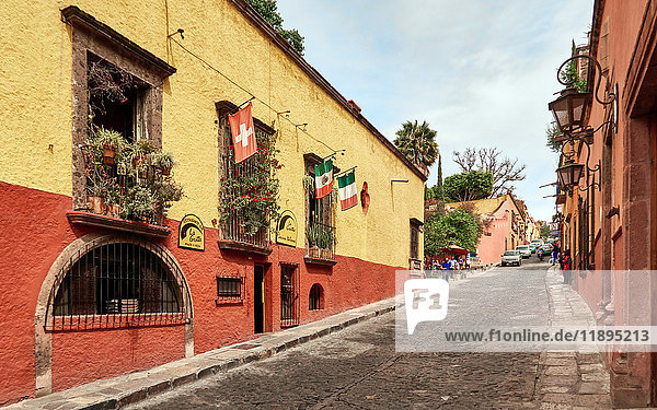 Amerika  Mexiko  Guanajuato  San Miguel de Allende Stadt  Kopfsteinpflasterstraße