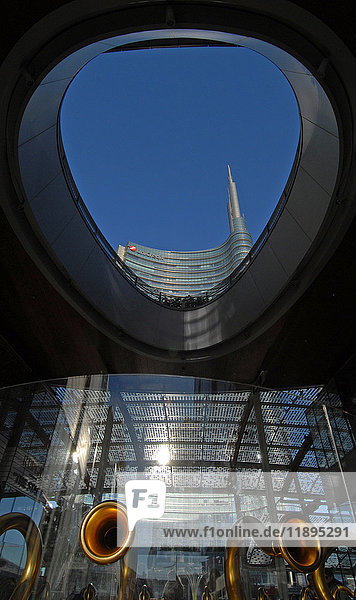 Europa  Italien  Lombardei  Mailand  Stadtteil Porta Nuova  Platz Gae Aulenti  Unicredit-Turm  zeitgenössische Architektur