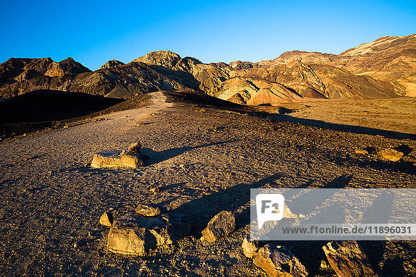 USA  Kalifornien  Death Valley ist ein Wüstental in Ostkalifornien. Es ist das tiefste  trockenste und heißeste Gebiet Nordamerikas.
