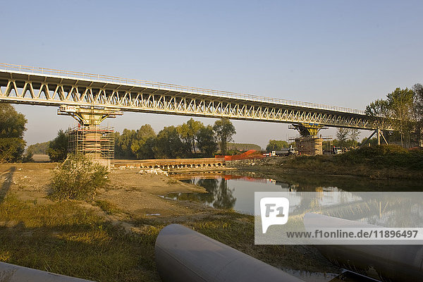 Brücke über den Fluss Po  Piacenza  Italien