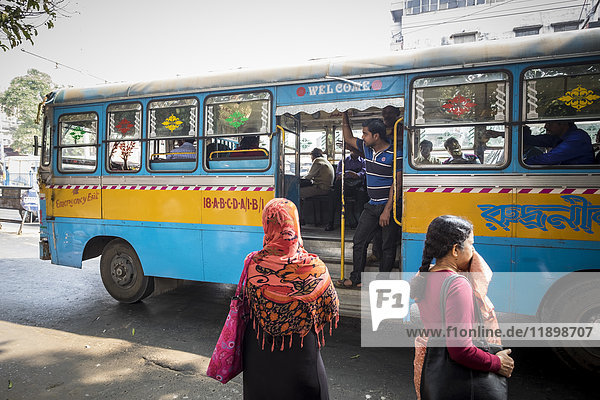 Indien  Westbengalen  Kolkata  öffentliche Verkehrsmittel