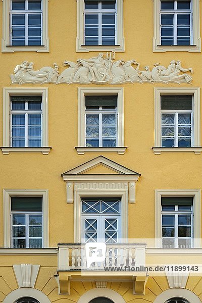Neoklassizistische Fassade am Nikolaiplatz  München  Oberbayern  Bayern  Deutschland  Europa