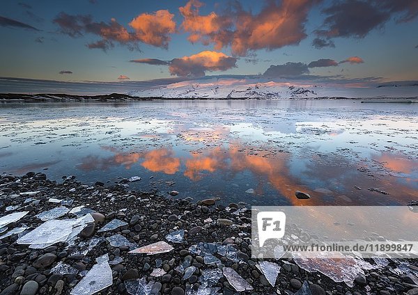 Gletschersee Jökulsarlon  Sonnenaufgang  zwischen Skaftafell National Park und Höfn  Austurland  Island