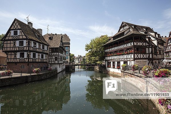 Fachwerkhäuser in der historischen Altstadt  Gerberviertel  Le Petite France  Straßburg  Elsass  Frankreich  Europa