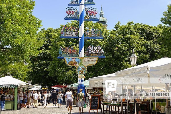 Maibaum  Viktualienmarkt  Altstadt  München  Oberbayern  Bayern  Deutschland  Europa