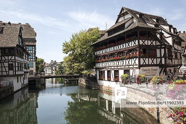 Fachwerkhäuser in der historischen Altstadt  Gerberviertel  Le Petite France  Straßburg  Elsass  Frankreich  Europa