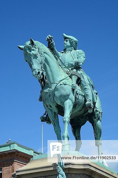 Statue des schwedischen Militärhelden Magnus Stenbock  Helsingborg  Schonen  Schweden  Europa