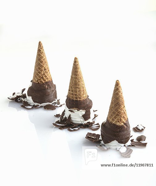Eiswaffeln mit Schokoladenüberzug  die auf den Kopf gestellt werden