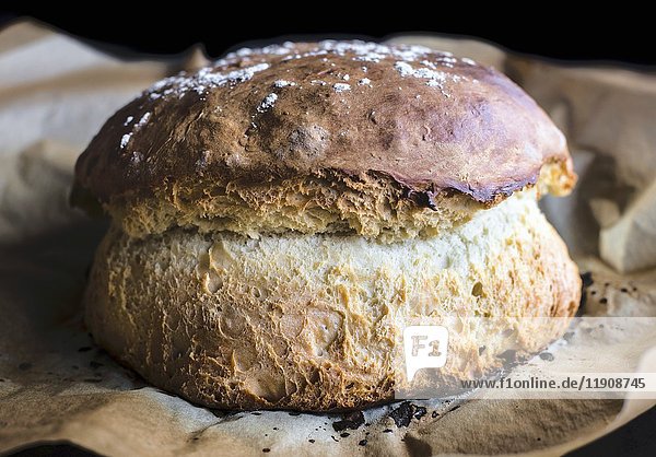 Hausgemachtes und gebackenes rustikales Brot  selektiver Fokus
