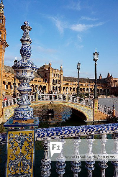 Arched buildings of a neo-renaissance palace in the shape of a semi-circular theatre and two of the four bridges that compose this architectural complex. Plaza de España. María Luisa Park. The square and palace were built for the 1929 Iberoamerican Exhibition by the Sevillian architect Anibal González. Seville  Andalucia  Spain  Europe.