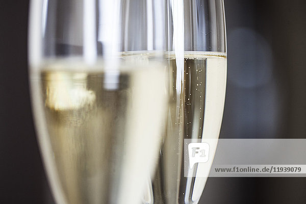 Nahaufnahme von Champagnerflöten