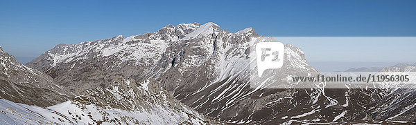 Spanien  Kantabrien  Winterlandschaft in den Picos de Europa Bergen