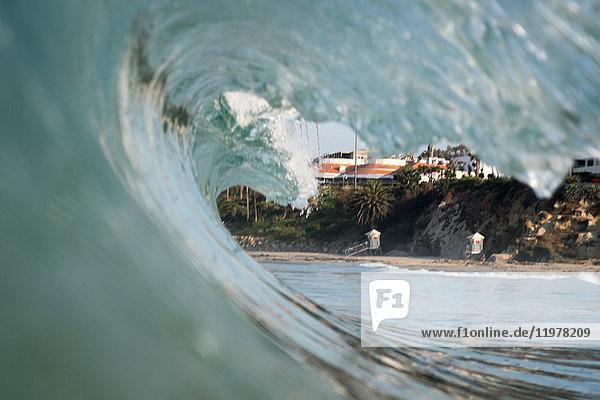 Nahaufnahme der rollenden Meereswelle Laguna Beach Kalifornien USA