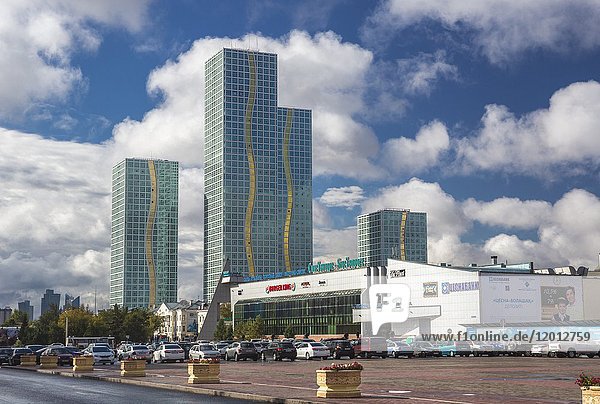 Kasachstan  Astana City  Stadtzentrum  Gran Alatau Towers  Aufnahmepunkt: Stadtzentrum  Hauptplatz