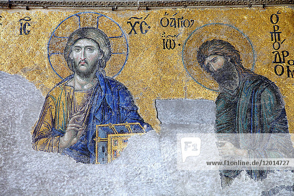 Türkei  Istanbul  Gemeinde Fatih  Bezirk Sultanahmet  Basilika Sainte-Sophie (Aya Sofya Museum)  obere Galerie  Deisis-Mosaik aus dem 12. Jahrhundert  das Christus und Johannes den Täufer darstellt