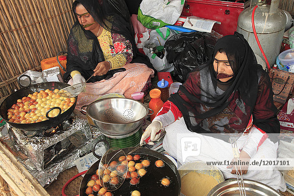 United Arab Emirates  Dubai  Heritage Village  women  cooking