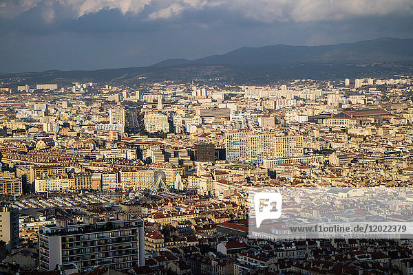 Frankreich Marseille Blick auf die Stadt von Notre Dame de la Garde/