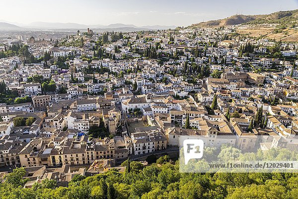 Blick von der Alhambra auf Albayzín  Granada  UNESCO-Weltkulturerbe  Andalusien  Spanien  Europa