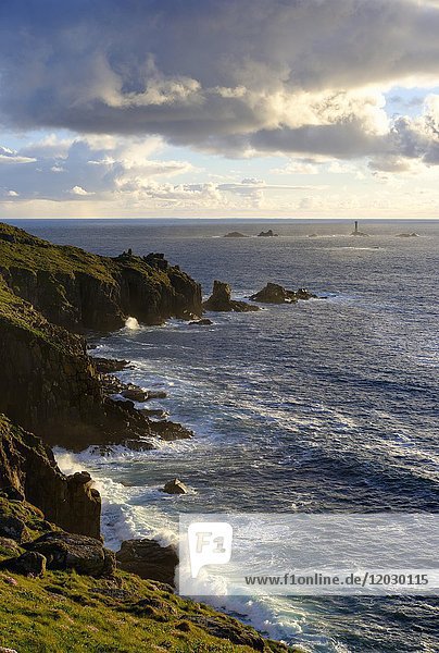Longship Leuchtturm Longships Lighthouse Land?s End Cornwall England Großbritannien Europa