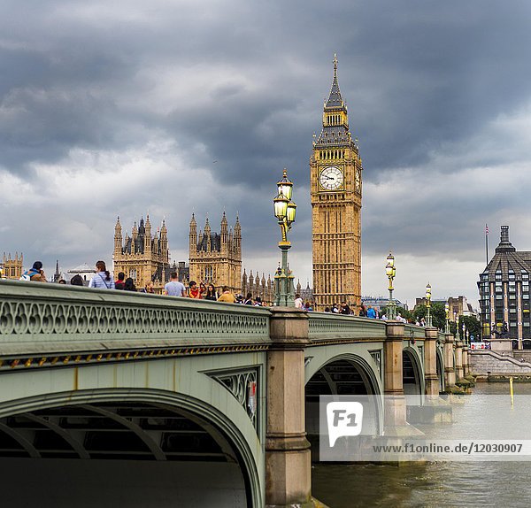 Blick über die Themse  Westminster Bridge  London  England  Großbritannien  Houses of Parliament  Big Ben  City of Westminster