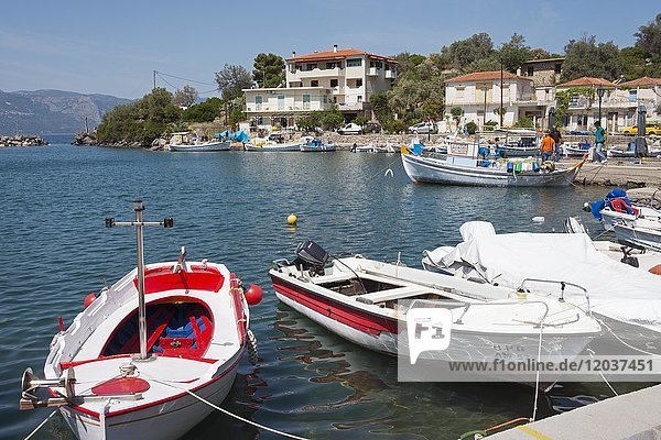Hafen  Boote  Vathi  Halbinsel Methana  Argolis  Saronische Inseln  Peloponnes  Griechenland  Europa