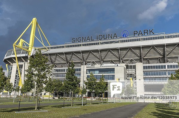 Signal Iduna Park  BVB Fußballstadion  Dortmund  Ruhrgebiet  Nordrhein-Westfalen  Deutschland  Europa