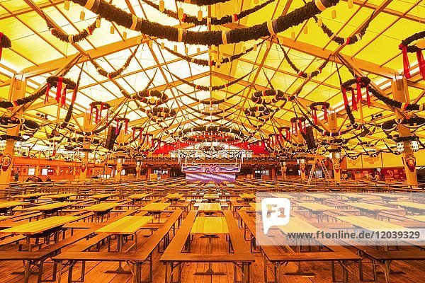 Aufbau Schottenhamel Festzelt  Oktoberfest 2017  Theresienwiese  München  Oberbayern  Bayern  Deutschland  Europa