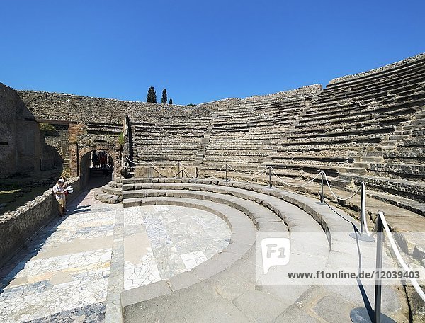 Ränge des kleinen Theaters  Odeion  Ausgrabungen von Pompeji  Neapel  Kampanien  Italien  Europa