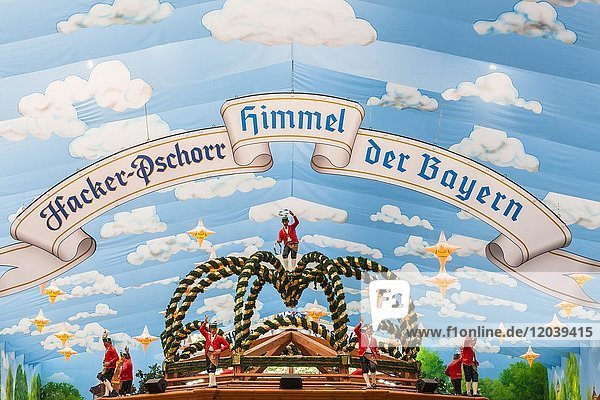 Aufbau Hacker Bräu Festzelt  Oktoberfest 2017  Theresienwiese  München  Oberbayern  Bayern  Deutschland  Europa