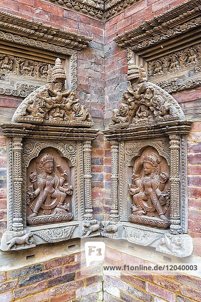 Mul Chowk Hof Mauer mit geschnitzte Statuen Hanuman Dhoka Königspalast Patan Durbar Square Unesco Weltkulturerbe Kathmandu Tal Lalitpur Nepal Asien
