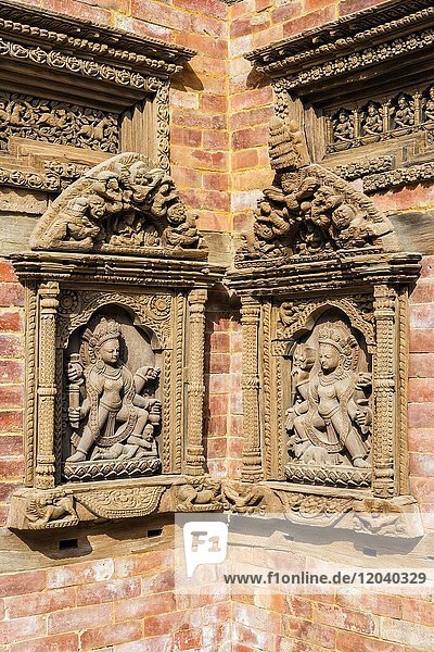 Mul Chowk Hof  Mauer mit geschnitzte Statuen  Hanuman Dhoka Königspalast  Patan Durbar Square  Unesco Weltkulturerbe  Kathmandu Tal  Lalitpur  Nepal  Asien