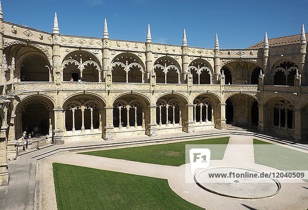 Prunkvoller Manuelischer Kreuzgang  Hieronymiten-Kloster  Mosteiro dos Jerónimos  UNESCO Weltkulturerbe  Belém  Lissabon  Portugal  Europa