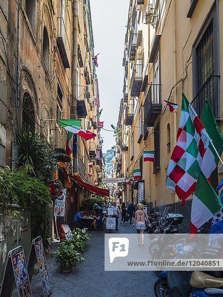 Geschäfte in der Altstadt Neapel  Kampanien  Italien  Europa