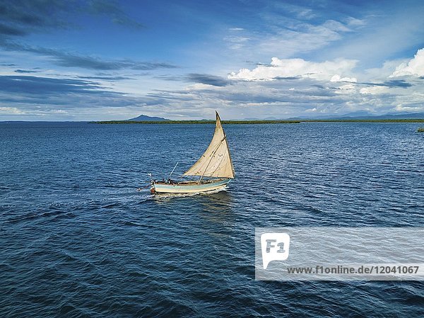 Fischerboot  Segelboot vor Insel Ankify  Nord-Madagaskar  Madagaskar  Afrika
