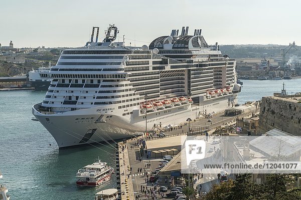 Kreuzfahrtschiff MSC Meraviglia im Hafen  Valetta  Malta  Europa