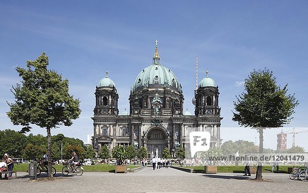 Berliner Dom und Lustgarten Berlin-Mitte Berlin Deutschland Europa