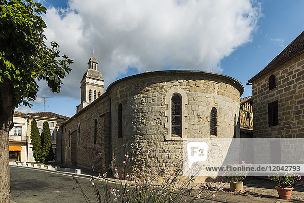 Die Kirche St. Eutrope aus dem 10. Jahrhundert  berühmt für ihre Fresken in diesem historischen Dorf im Dropttal  Allemans-du-Dropt  Lot-et-Garonne  Frankreich  Europa