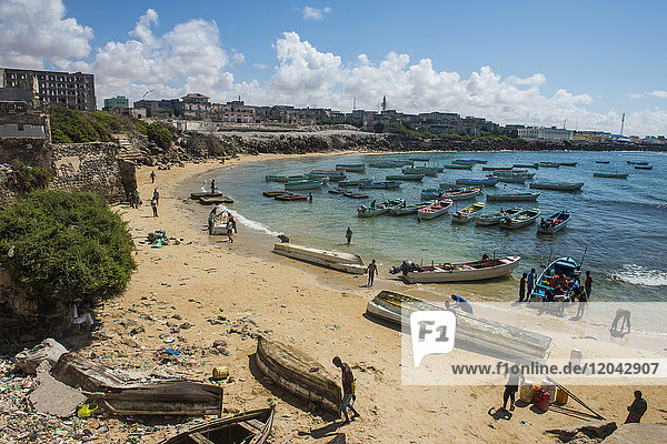Blick auf den alten italienischen Hafen von Mogadischu  Somalia  Afrika