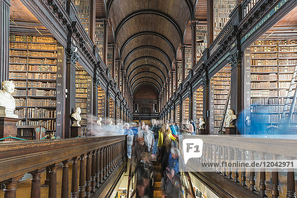 Langer Saal innen  Alte Bibliothek  Trinity College  Dublin  Republik Irland  Europa