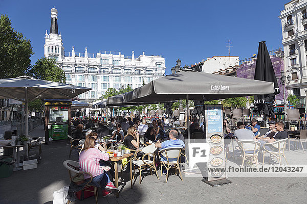 Street cafe at Plaza de Santa Ana  Hotel Reina Victoria  Madrid  Spain  Europe