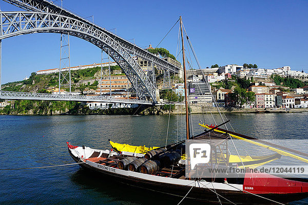 Ponte de Dom Luis I über den Fluss Douro  Porto (Oporto)  Portugal  Europa