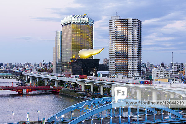 Moderne Architektur entlang des Sumida-Flusses  Tokio  Japan  Asien