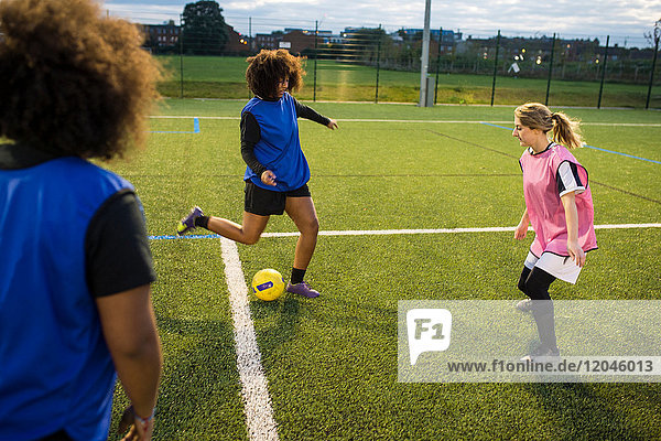 Training der Frauenfussballmannschaft  Hackney  East London  UK
