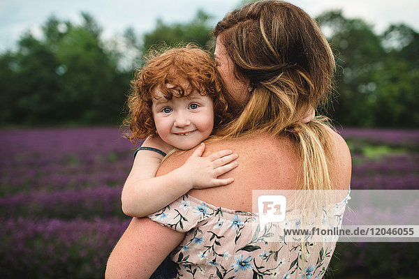 Mutter und Tochter im Lavendelfeld,  Campbellcroft,  Kanada