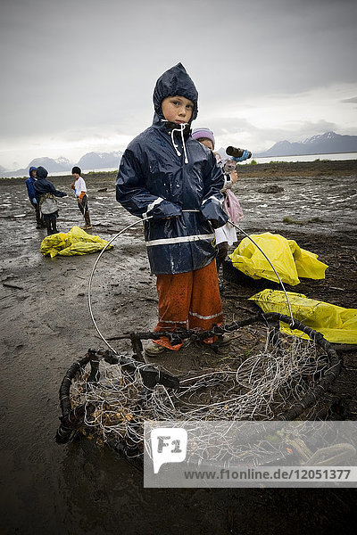 Volunteers Cleaning Up The Beach  Homer  Kenai Peninsula  Alaska  USA