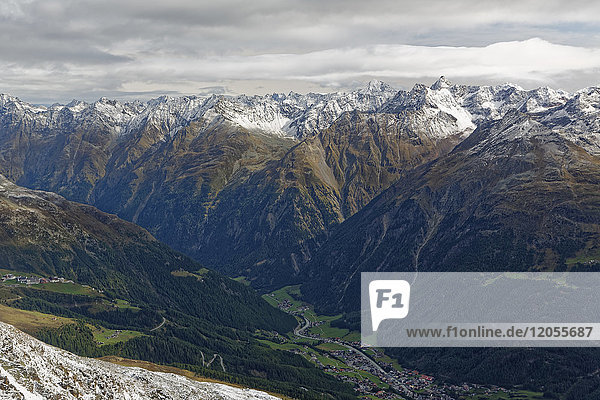Österreich  Tirol  Ötztal  Blick vom Gaislachkogel auf die Ötztaler Alpen und Sölden