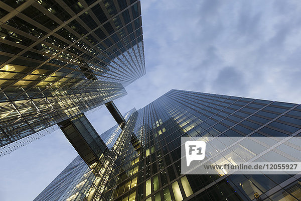 Deutschland  München  Fassaden der Highlight Towers von unten gesehen